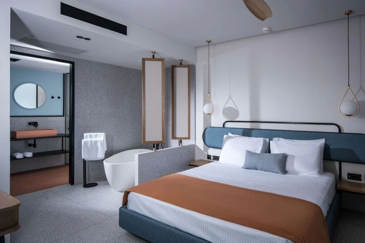 Double room with direct sea view