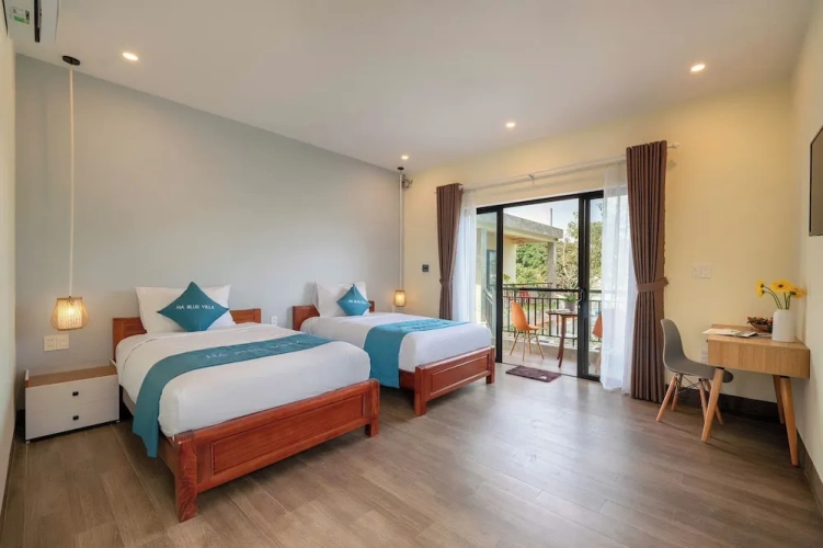 Deluxe Triple room with pool view