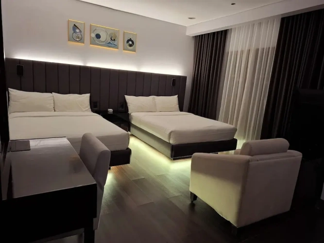 Deluxe Quadruple Suite with mountain view