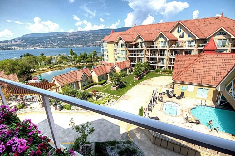 2 Bedrooms Deluxe room with partial view