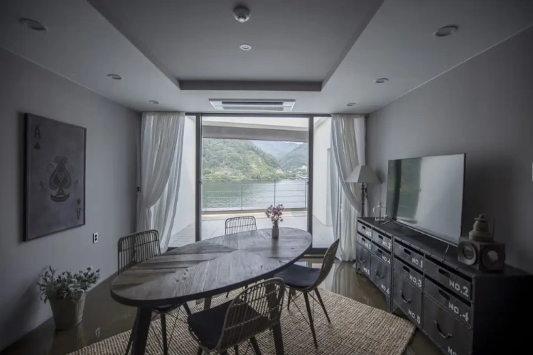 Presidential Quadruple room with river view