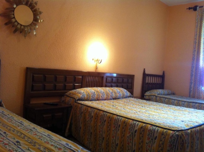 Standard Triple room