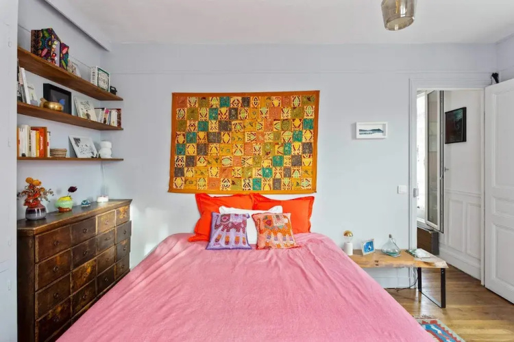 Spacious and Bright Duplex Located in the 19th