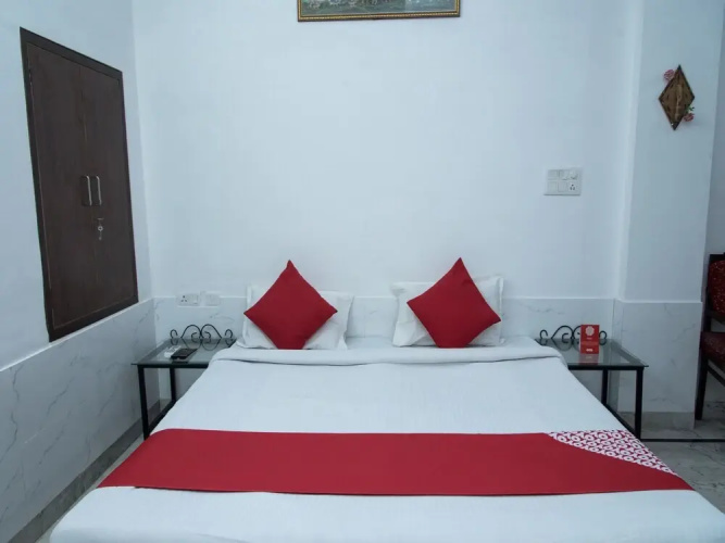 The Girdhar Niwas By OYO Rooms