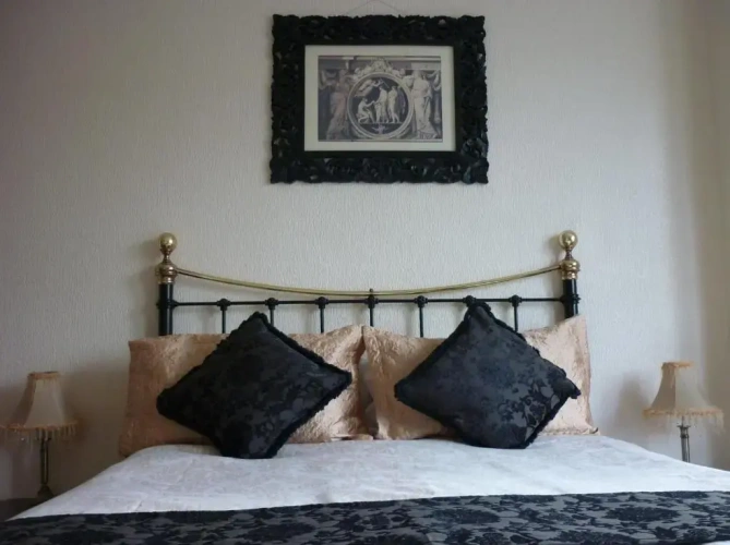 Standard room with partial sea view