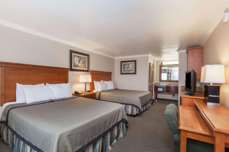Quadruple room