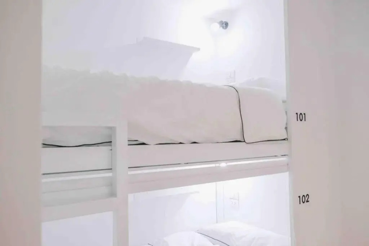 820house - Entire Floor 4 beds