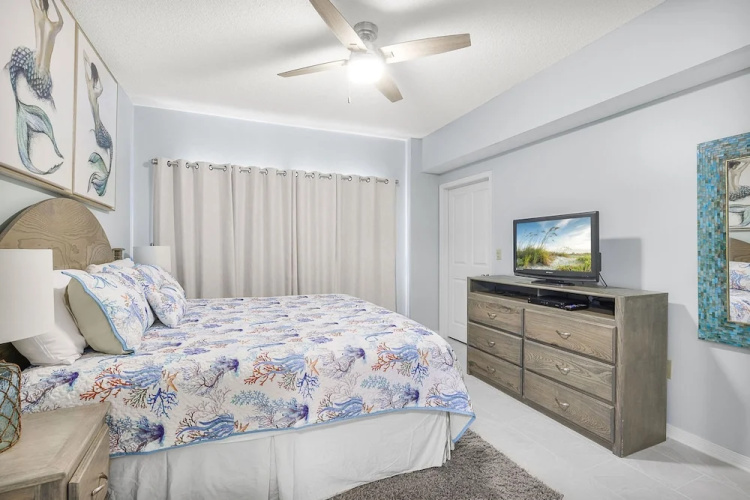 Palms 404- 4th Floor Corner Unit Beach