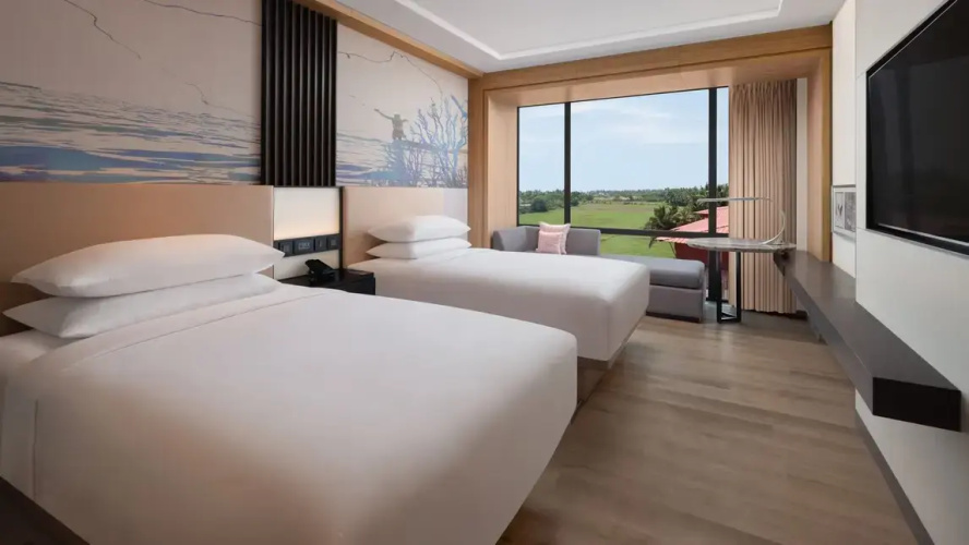 Deluxe Quadruple room with city view