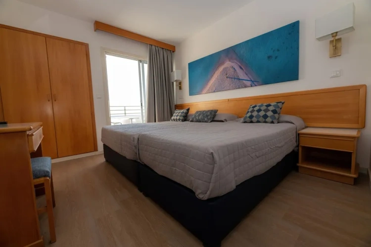 Standard Triple room with balcony and with sea view