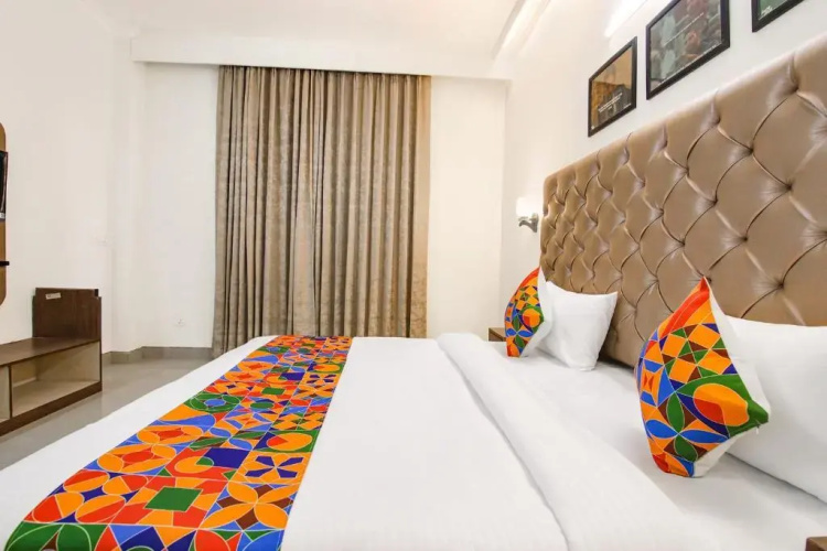 Fabhotel Rivlet Inn