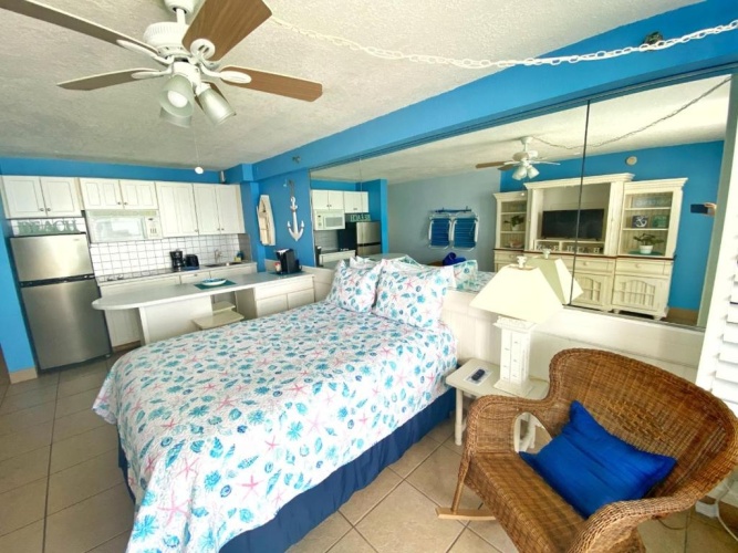 Studio with ocean view