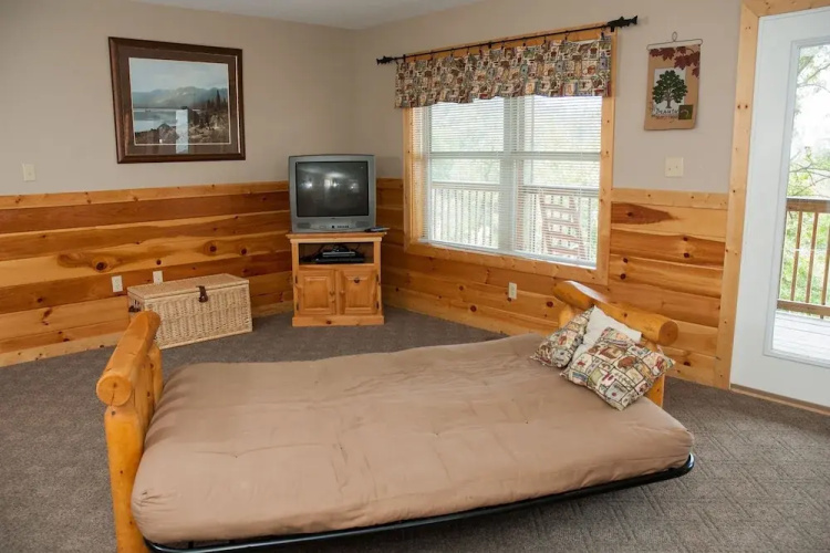 AMERICAN BEAUTY - 5 Br Cabin
