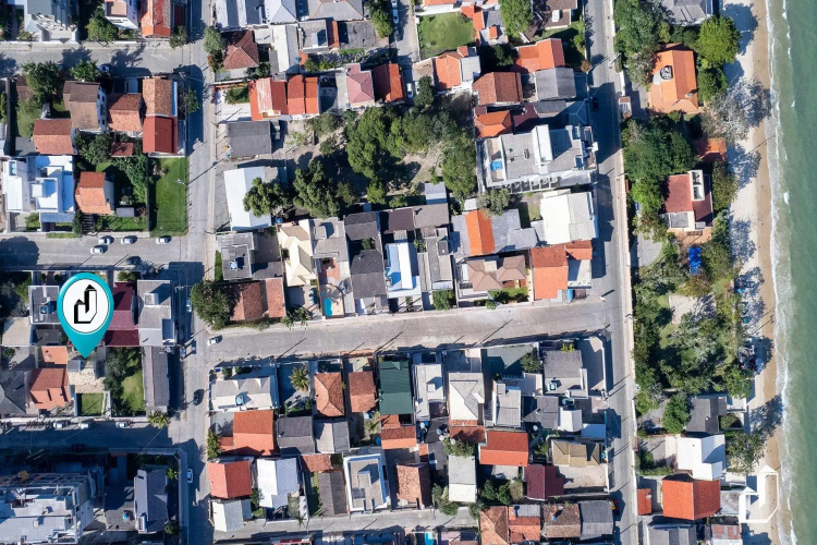 Casa 03 Dormitórios Climatizados Com Berço Incluso