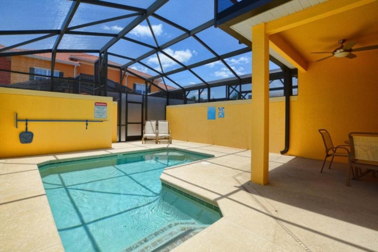 4 Bedrooms Villa