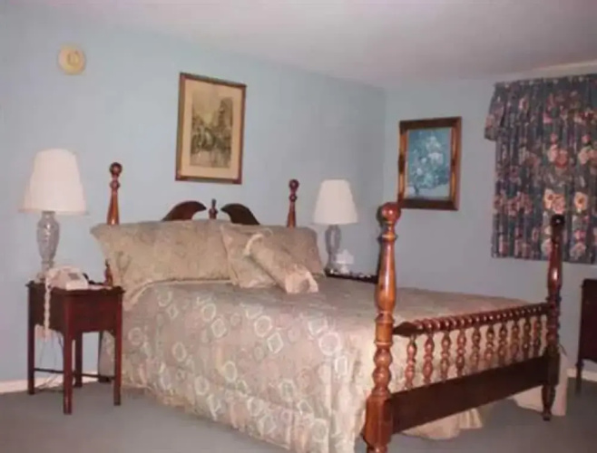 Montague Inn
