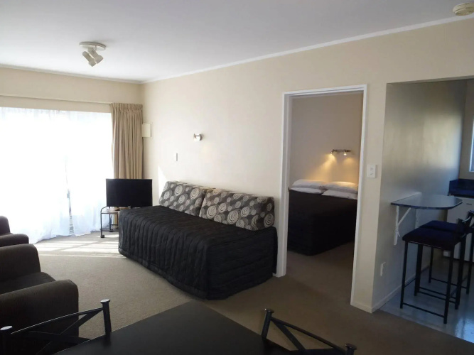 Balmoral Motel