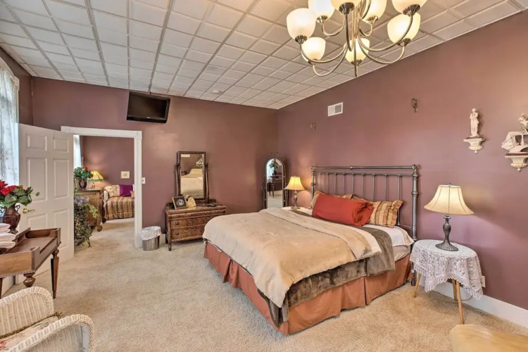 Pet-friendly Apt: 2 Blocks to Riverside Park!