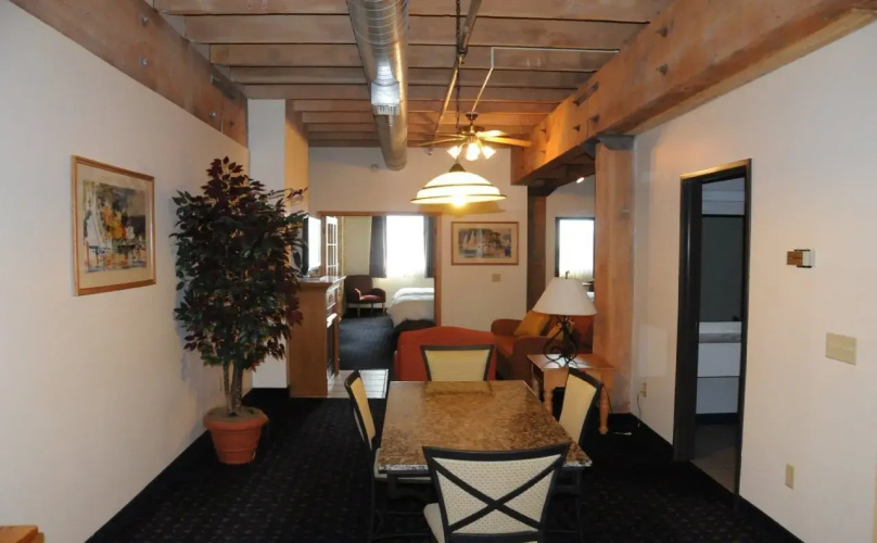 The Suites Hotel at Waterfront Plaza