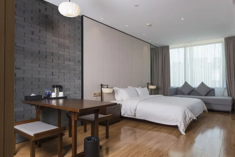 Le Moment City Resort Hotel