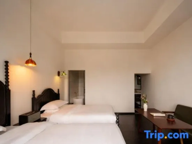 Triple Family Suite with mountain view