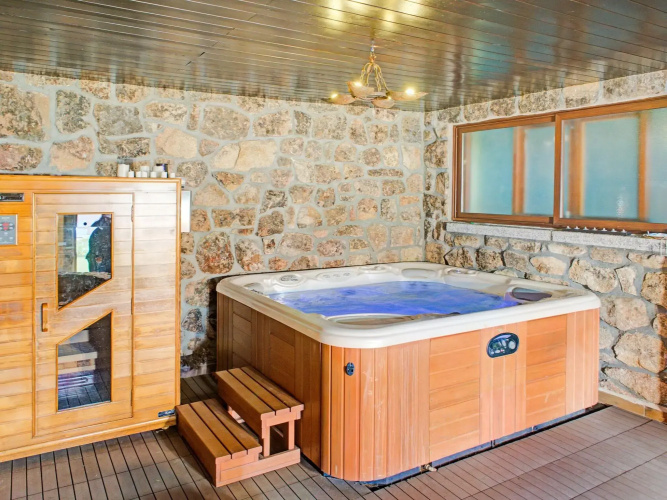 Rural apartment in Galapagar with bubble bath