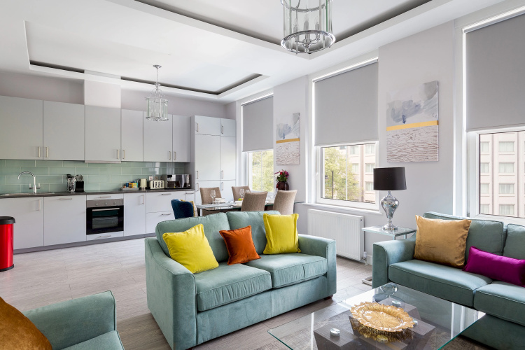 Sophisticated modern 2-bed 2-bath on Cromwell rd