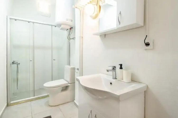 Exquisite Central Flat Near Bagdat Street