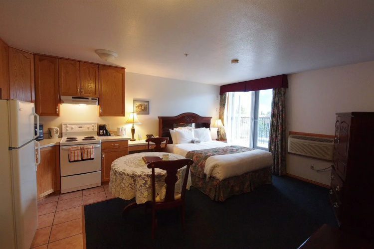 Executive House Suites Hotel & Conference Centre