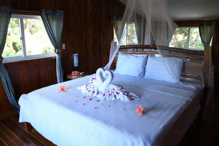 2 Bedrooms Chalet with land view