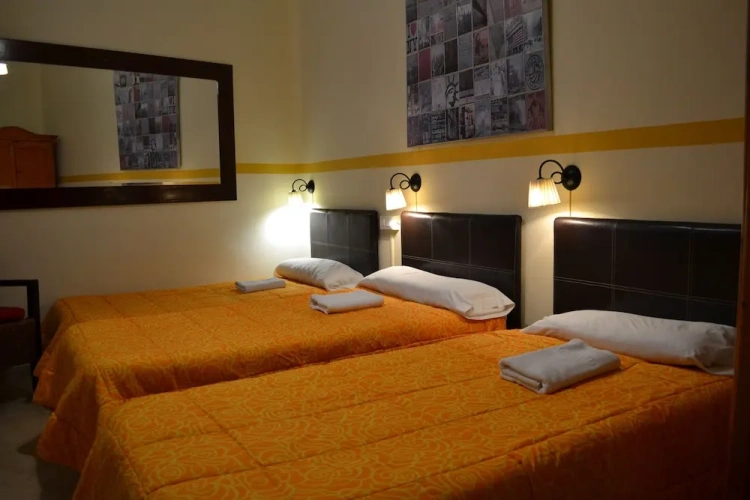 Standard Triple room