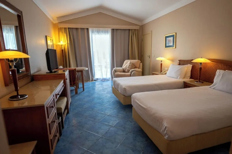 Deluxe Triple room with balcony and with sea view