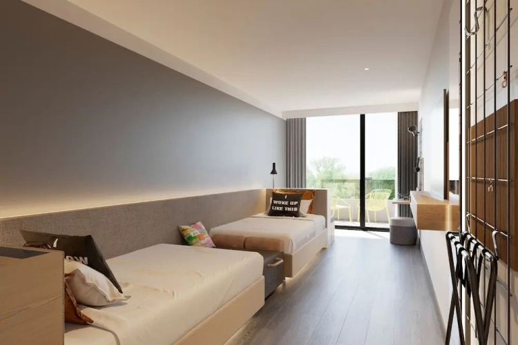 Moxy Twin room with balcony