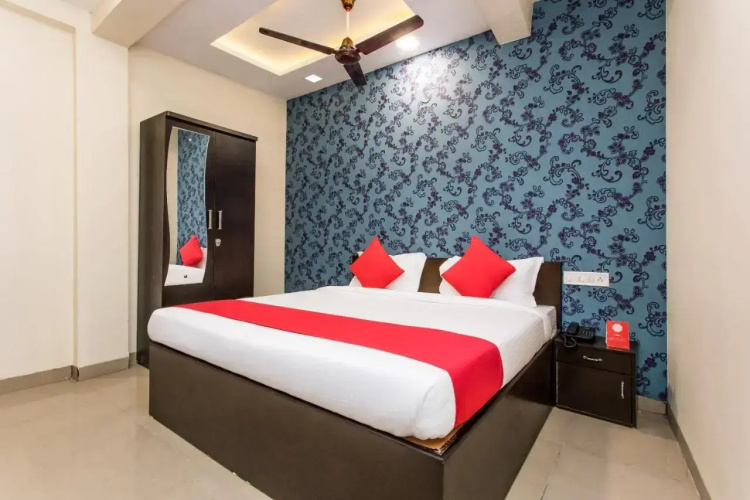 Oyo 16393 Jmc Blue Inn