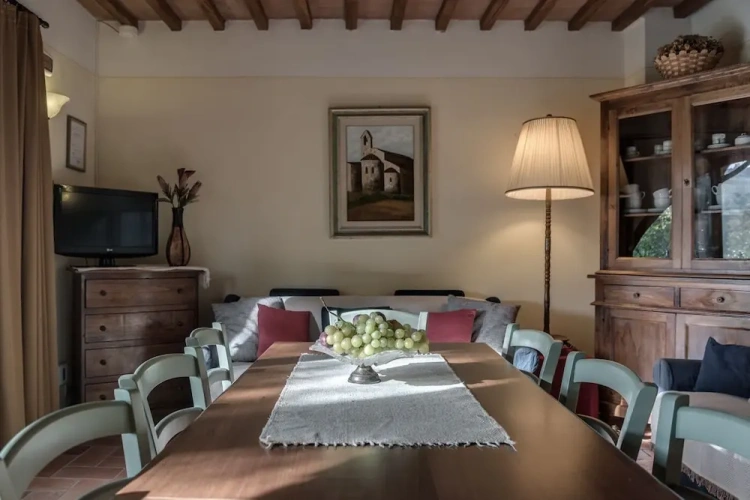 5 Bedrooms Family Apartment with garden view