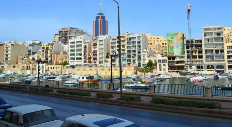 Spinola Seafront Apartment