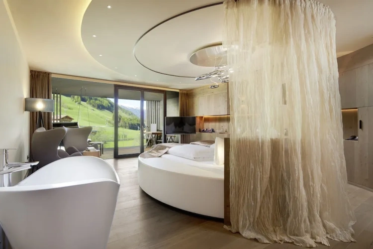 Luxury Suite