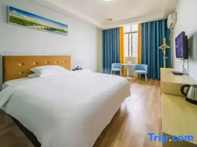 Yuanjia Hotel (Moon River)