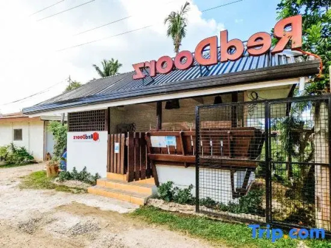 RedDoorz @ Gaeas Apartment Panglao