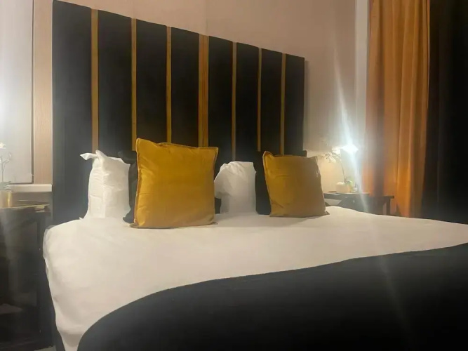 1 Bed Flat - Sleeps 2 - Jacuzzi - Parking - Wifi