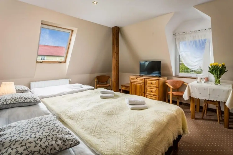 Standard Triple room