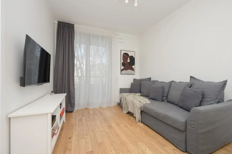 Muranów Apartment Parking by Renters
