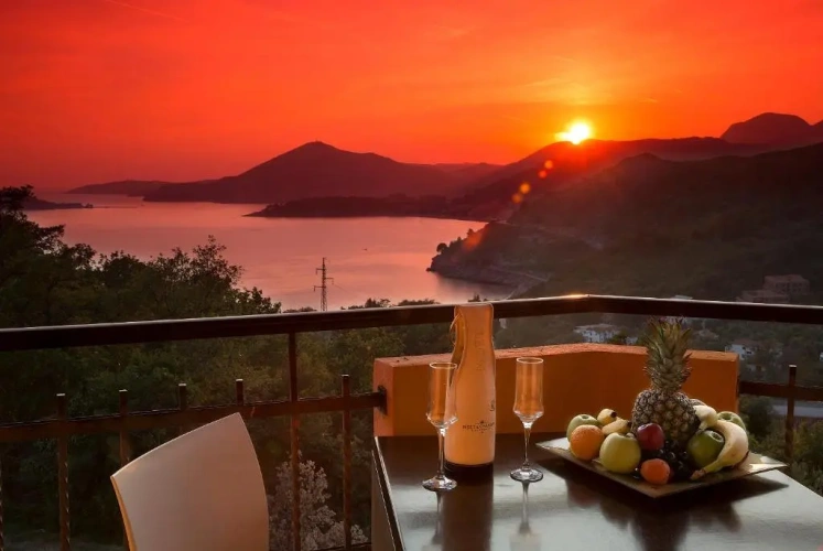 1 Bedroom Apartment with balcony and with view