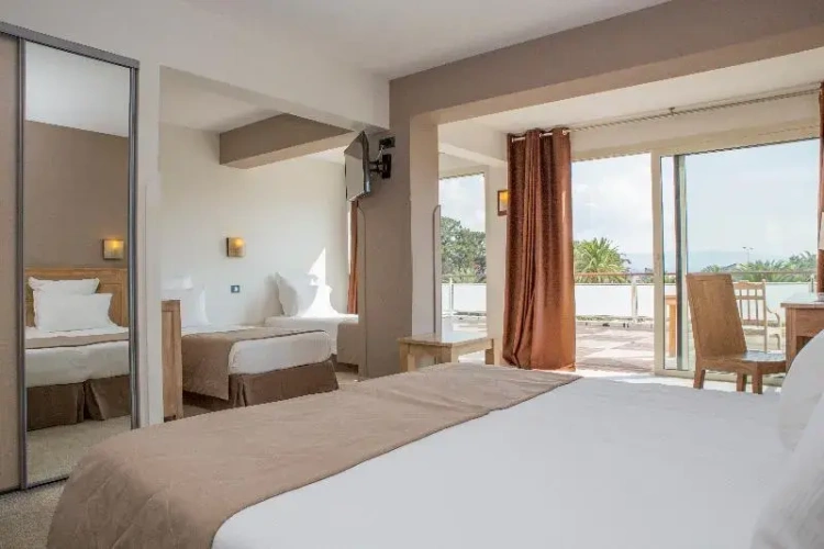 Standard Quadruple room with sea view
