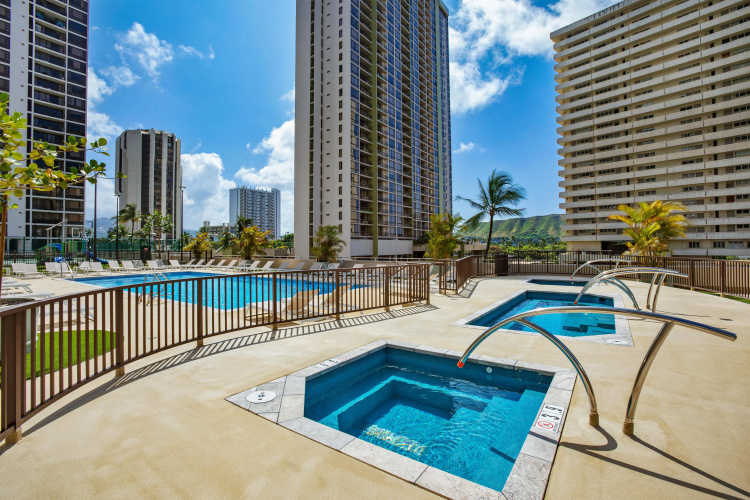 Aston at the Waikiki Banyan photo 16