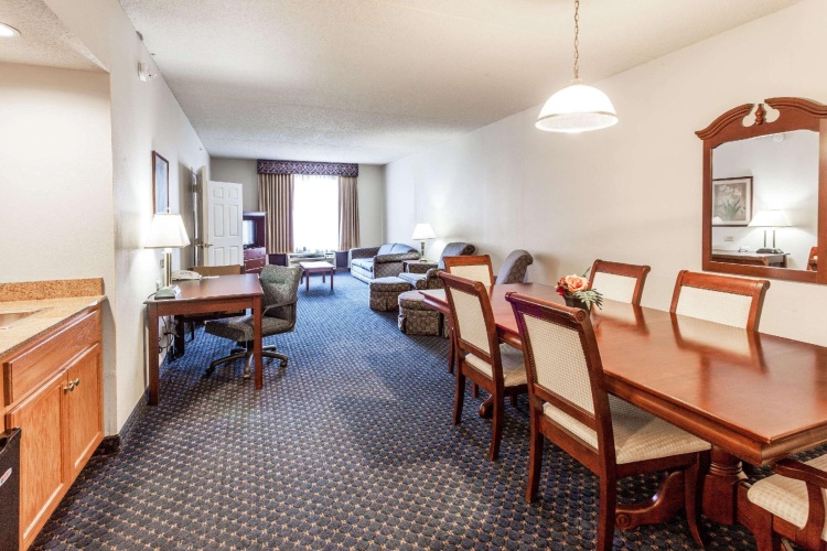 1 Bedroom Deluxe Double Suite