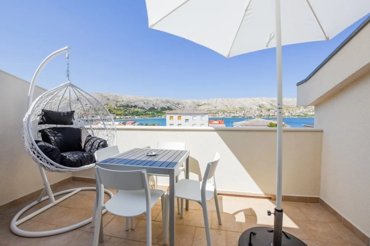 2 Bedrooms Apartment