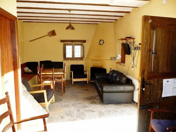 2 Bedrooms Villa