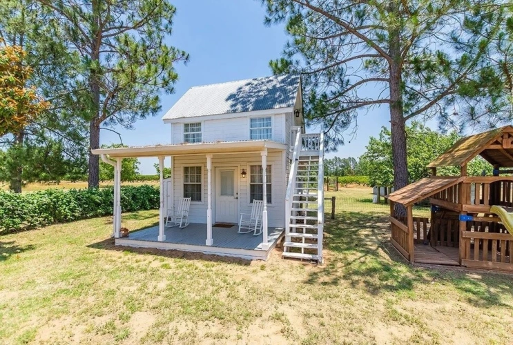 5 Bedrooms Cottage