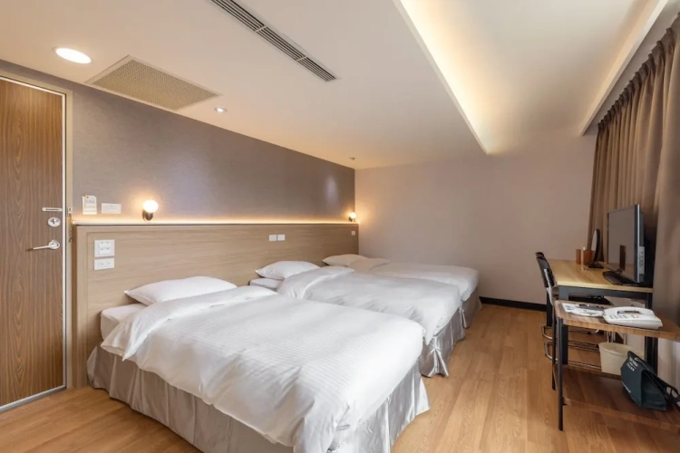 Standard Triple room